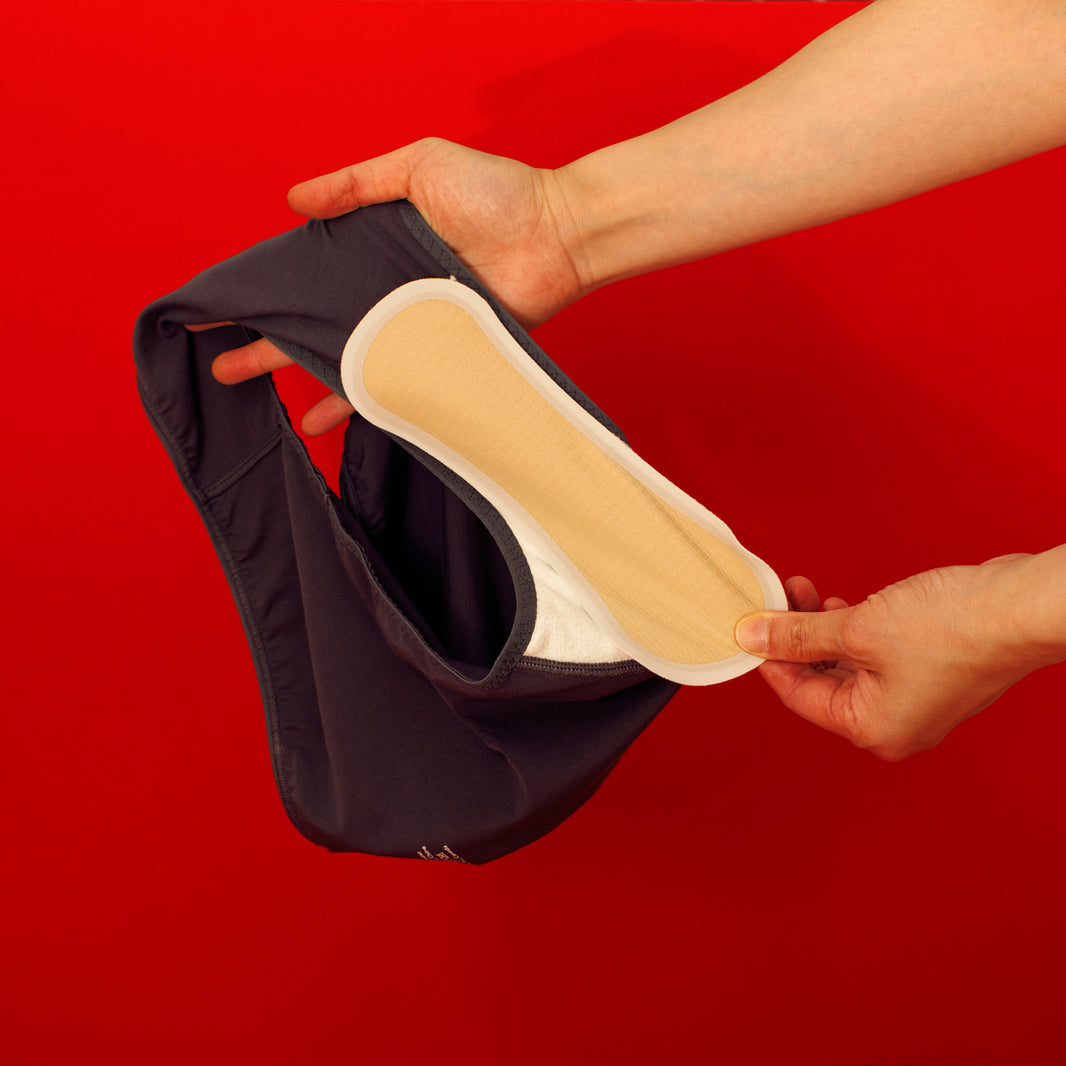 What does the Complete Kit include? A reusable, antimicrobial pad designed for comfort and leakproof protection with Enyo's innovative period care technology.
