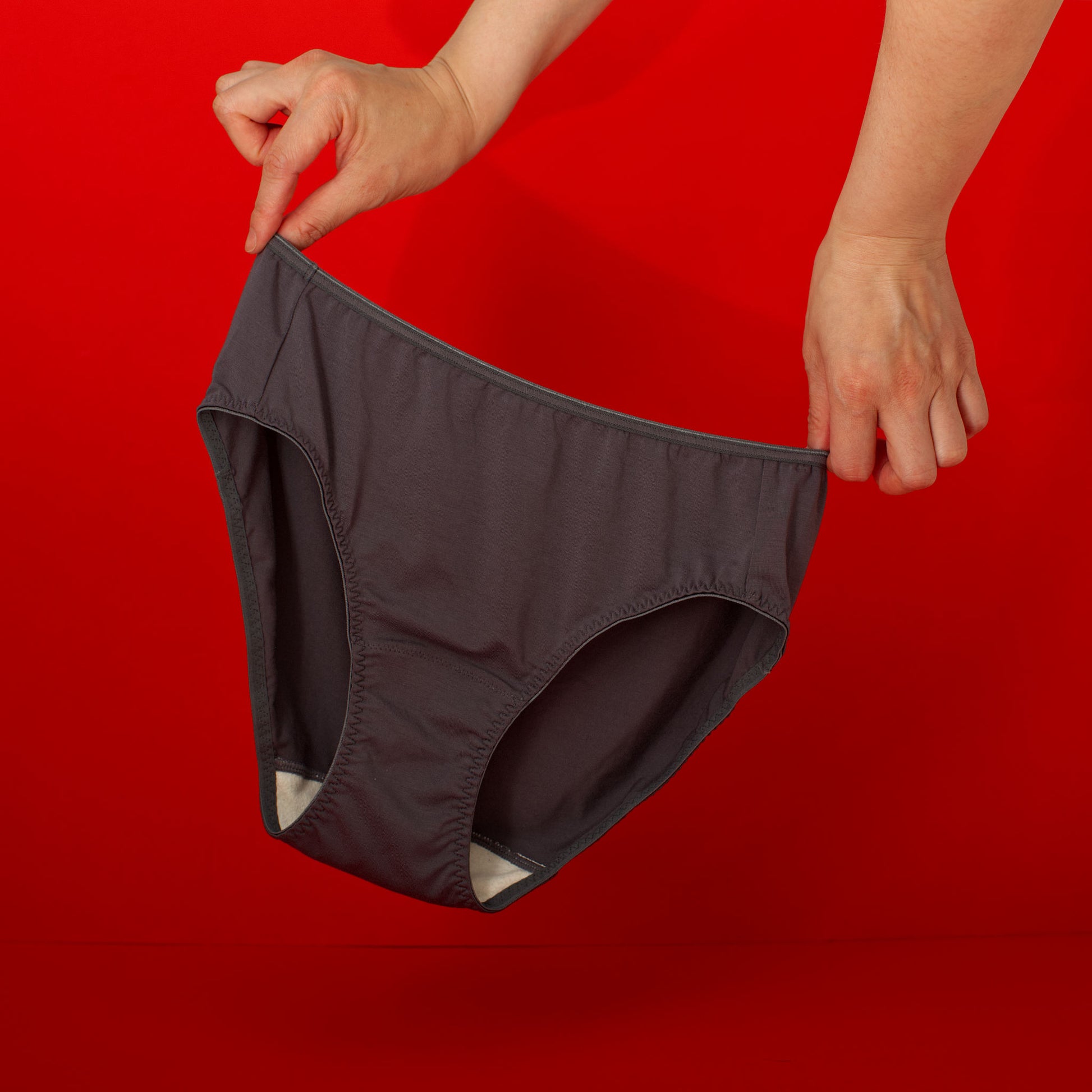 Looking for comfortable, leakproof period underwear? The Hold Panty offers lightweight, breathable protection with a seamless fit for everyday confidence.